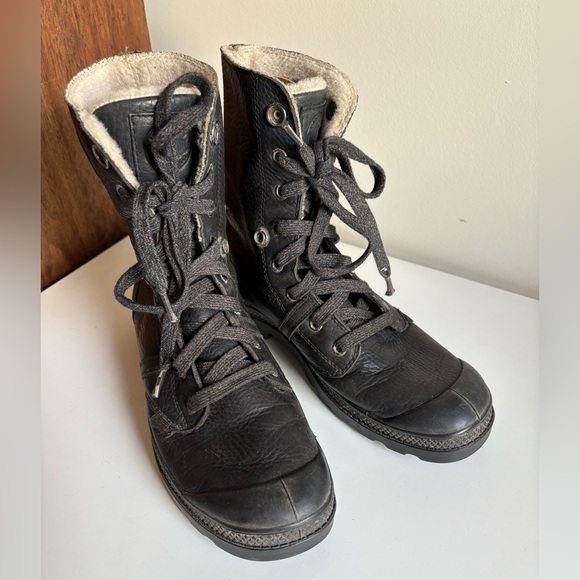 Palladium Shearling Lined Foldover Pampa Leather Boots - Picture 3 of 10